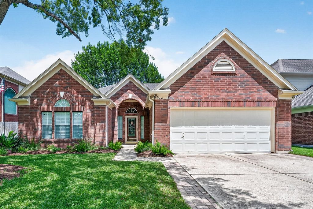 Photo of 2921 Linda Drive, Pearland, TX 77584 (MLS # 73830418)