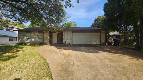 Photo of 15303 Gran Vista Drive, Houston, TX 77083 (MLS # 65753969)
