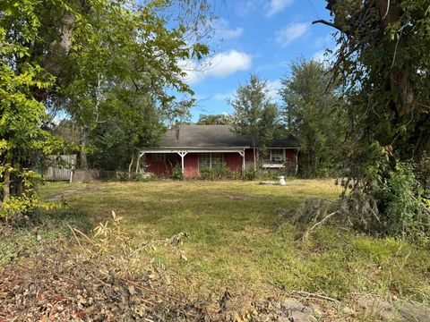 Photo of 5875 Reed Road, Houston, TX 77033 (MLS # 21529449)