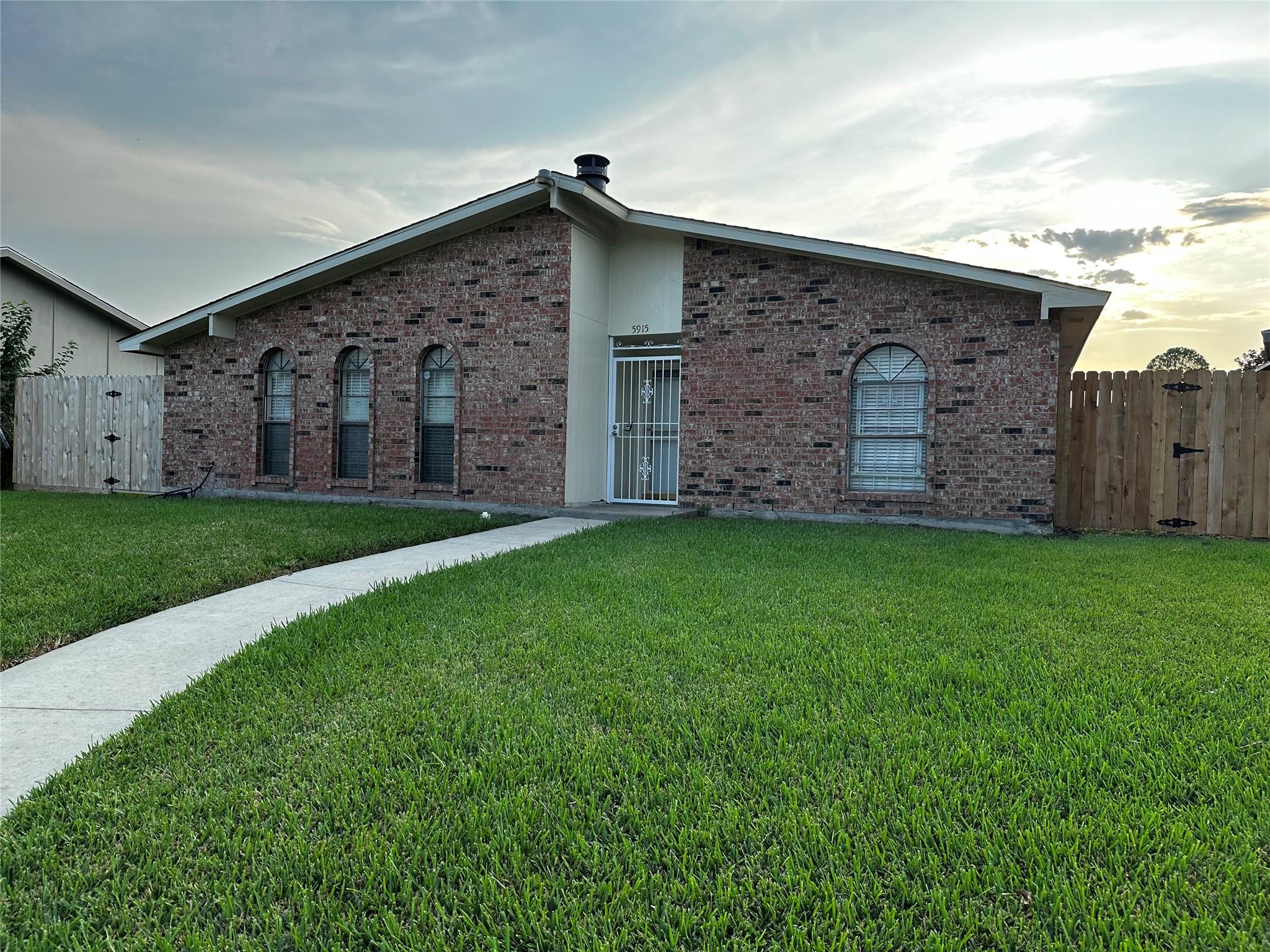 5915 Trailview Drive