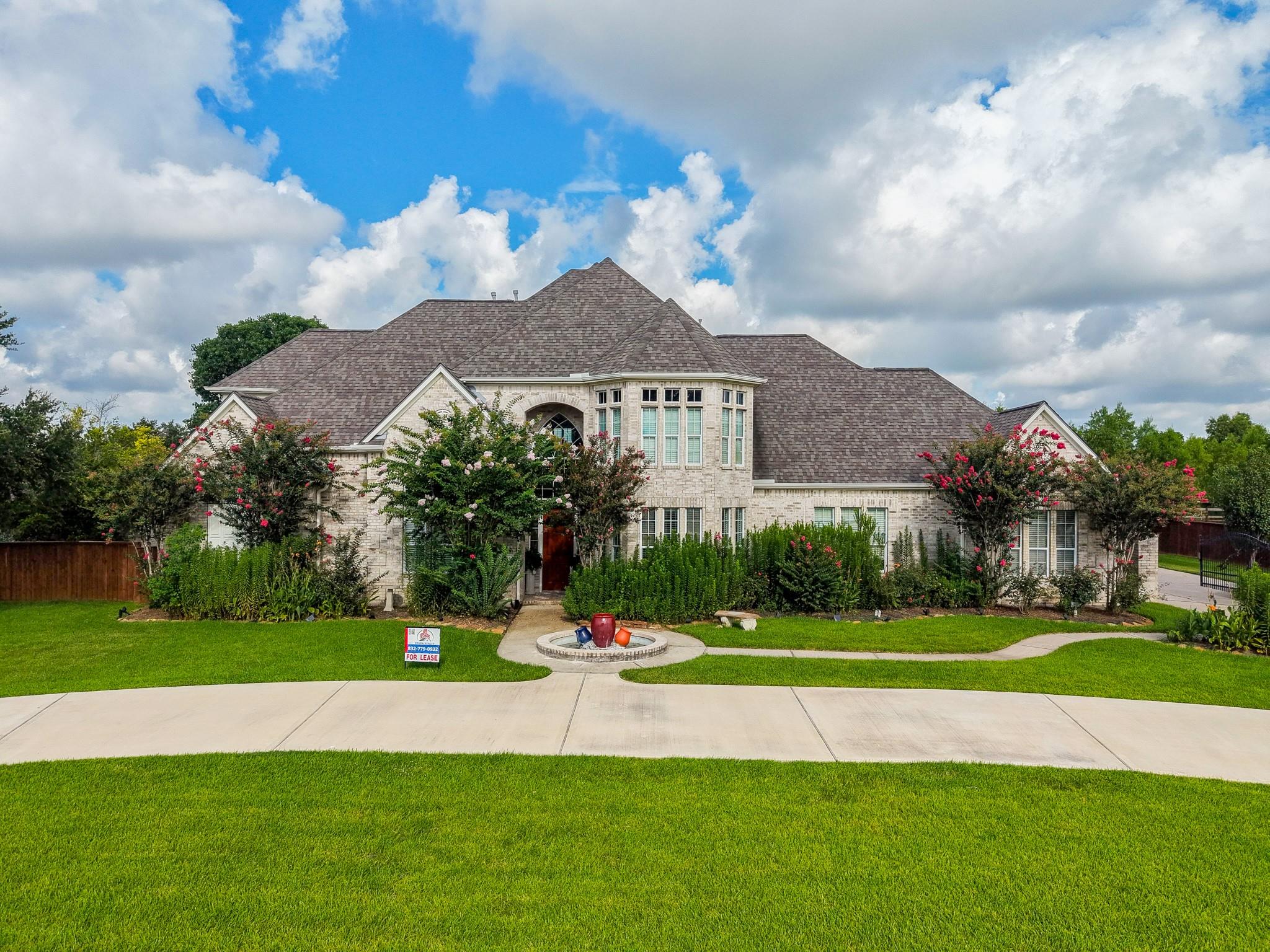 1904 Stonegrove Court