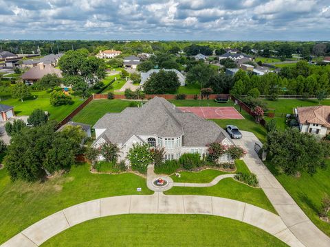 Photo of 1904 Stonegrove Court, Pearland, TX 77581 (MLS # 26737746)