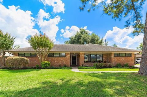 Photo of 10825 Willowisp Drive, Houston, TX 77035 (MLS # 84430080)