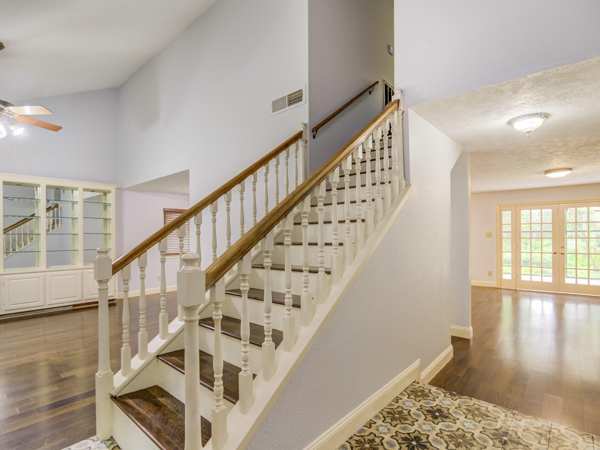208 Old Oaks