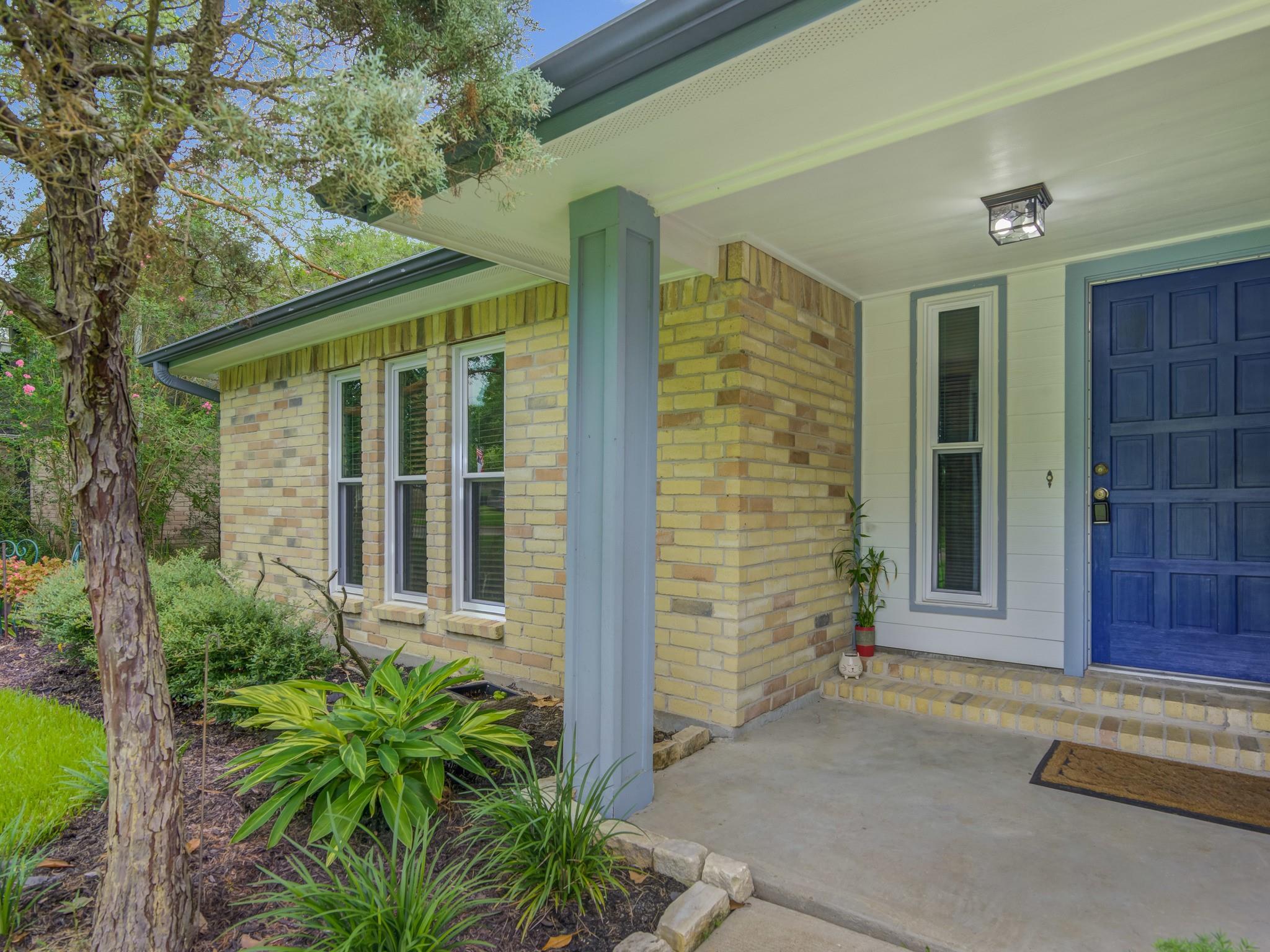 208 Old Oaks