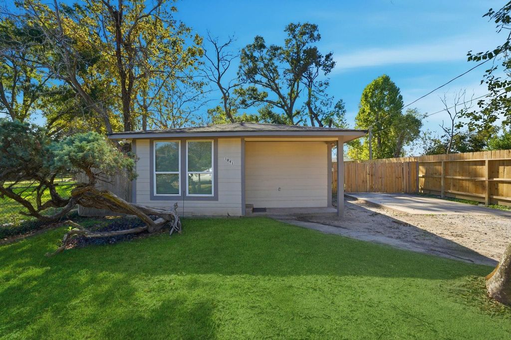 Photo of 1041 Dolly Wright Street, Houston, TX 77088 (MLS # 38988767)