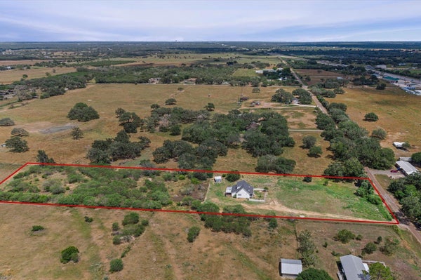 1214 E OAK ST, GOLIAD, TX 77963 - Image c43bcde30c411a12467ffe4bccdc9dfe/2938436540