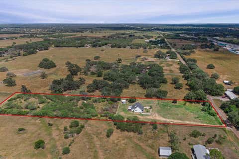 Photo of 1214 E Oak Street, Goliad, TX 77963 (MLS # 69459632)
