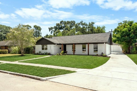 Photo of 5207 Hummingbird Street, Houston, TX 77035 (MLS # 34208232)