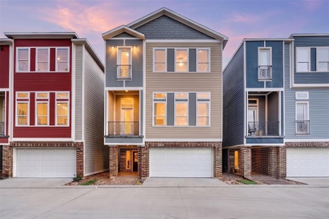 Photo of 2121 Bidwell Drive, Houston, TX 77018 (MLS # 60960427)
