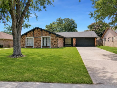 Photo of 1311 Creek Hollow Drive, Seabrook, TX 77586 (MLS # 35191375)