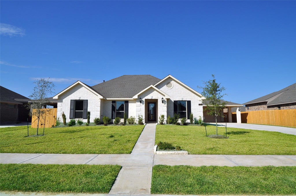Photo of 2210 Ensenada Drive, League City, TX 77539 (MLS # 43132091)