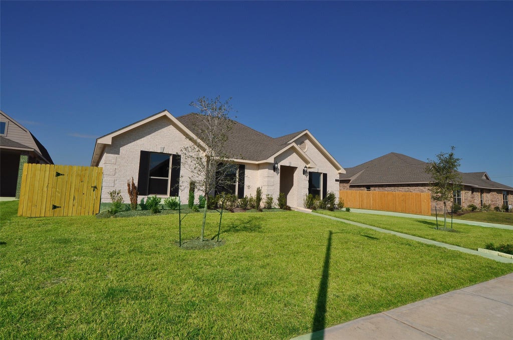 Photo of 2210 Ensenada Drive, League City, TX 77539 (MLS # 43132091)