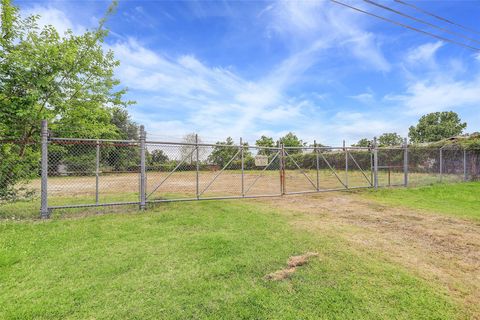 Photo of 16534 Market Street, Channelview, TX 77530 (MLS # 74438361)