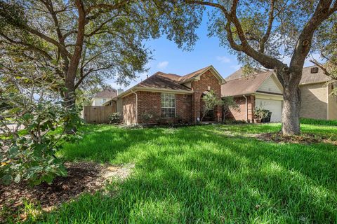 Photo of 4303 Alysheba Ln, Friendswood, TX 77546 (MLS # 9516917) Photo of 4303 Alysheba Ln, Friendswood, TX 77546 (MLS # 9516917)