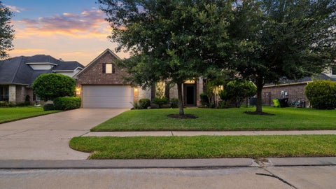 Photo of 7935 Lake Commons Drive, Rosenberg, TX 77469 (MLS # 69359121)