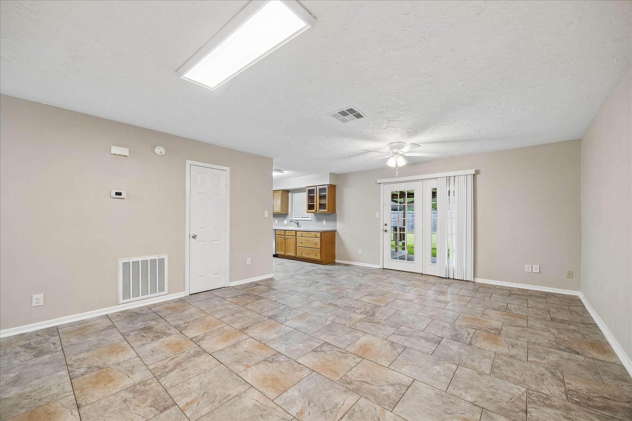1110 E Rutgers Lane