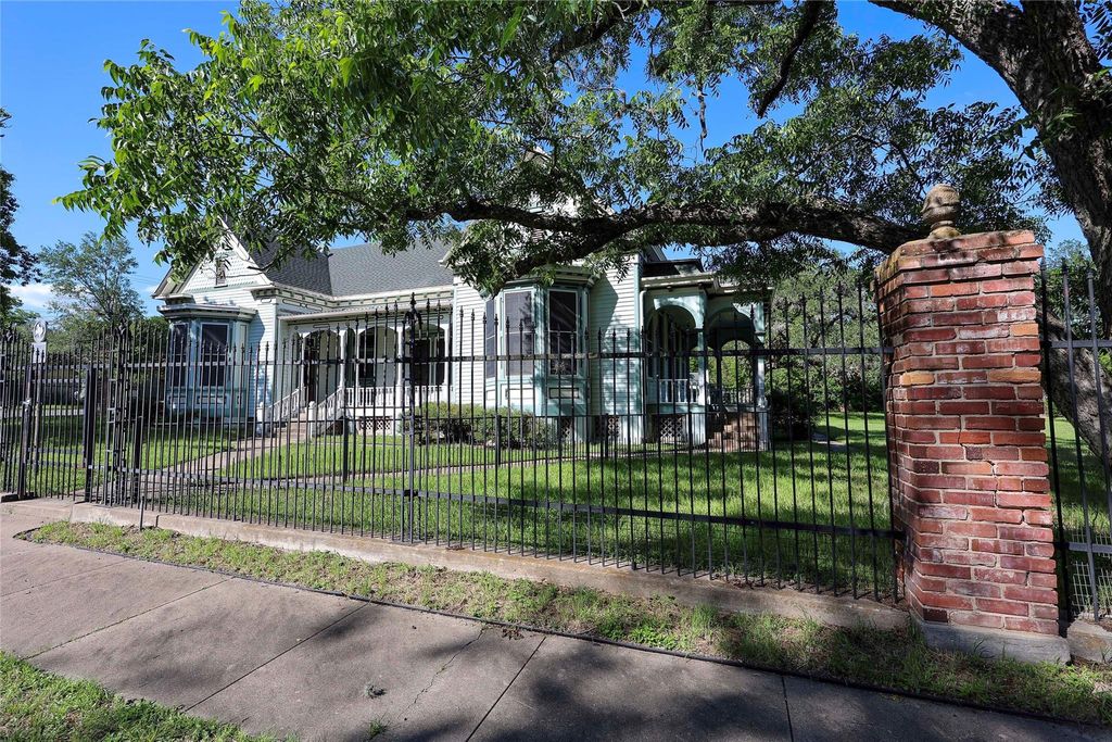 Photo of 350 N Madison Street, La Grange, TX 78945 (MLS # 74703210)