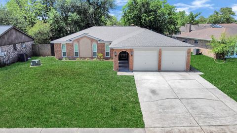 Photo of 10707 Shannon Hills Drive, Houston, TX 77099 (MLS # 75368927)
