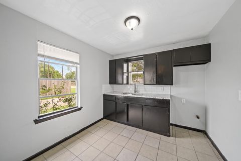 Photo of 1012 Ann Street #A, Pasadena, TX 77506 (MLS # 89787008) Photo of 1012 Ann Street #A, Pasadena, TX 77506 (MLS # 89787008)