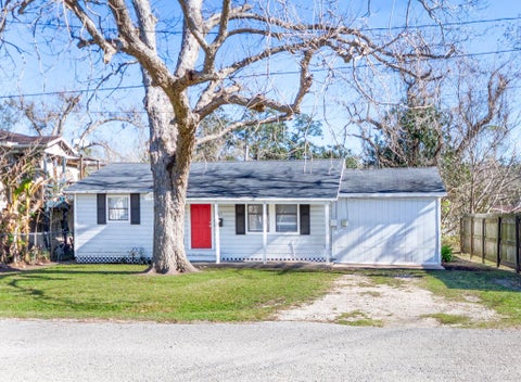 Photo of 203 S Fig Street, Sweeny, TX 77480 (MLS # 82751552)