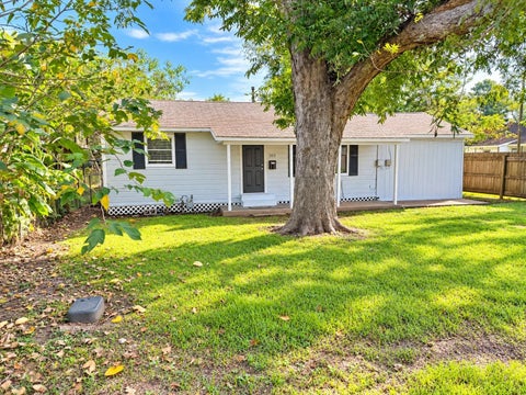 Homes For Sale - 203 S Fig Street<br/> Sweeny, TX 77480