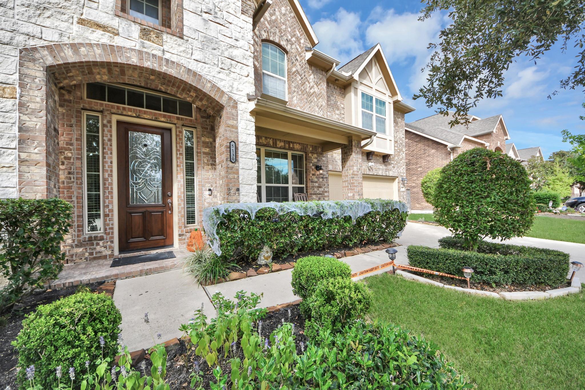 5130 Red Burr Oak Trail