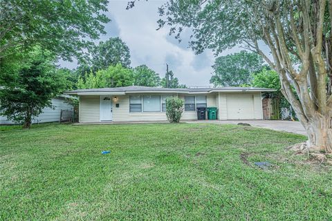 Photo of 5818 Glenhurst Drive, Houston, TX 77033 (MLS # 23333382)
