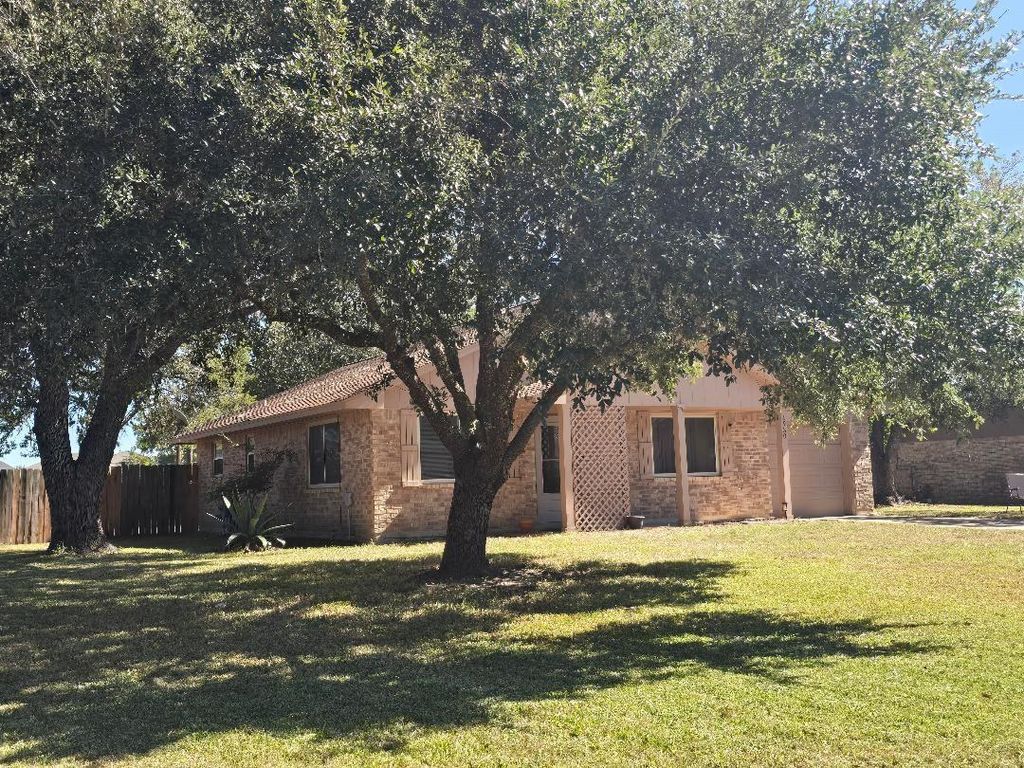 Photo of 1930 5th Street N, Hempstead, TX 77445 (MLS # 63309654)