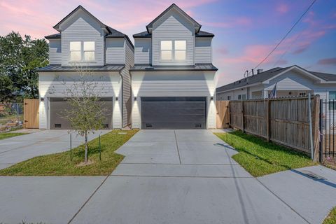 Photo of 123 Amundsen Street #B, Houston, TX 77009 (MLS # 60190479)