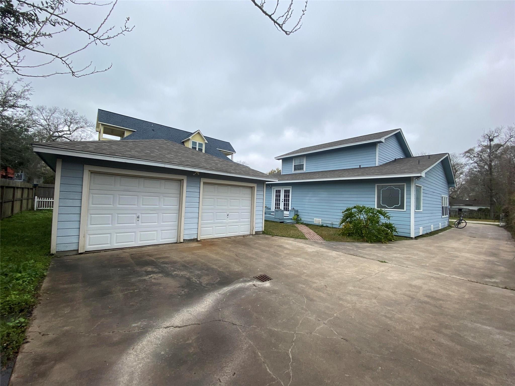 911 Hawthorne Road