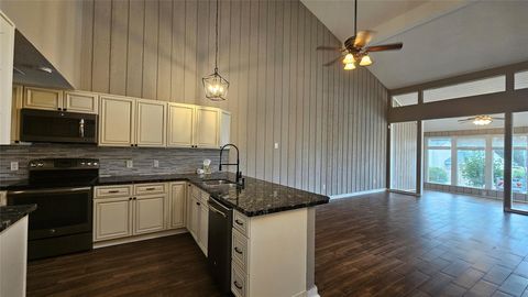 Tiny photo for 33 April Point North Drive, Montgomery, TX 77356 (MLS # 66459787)