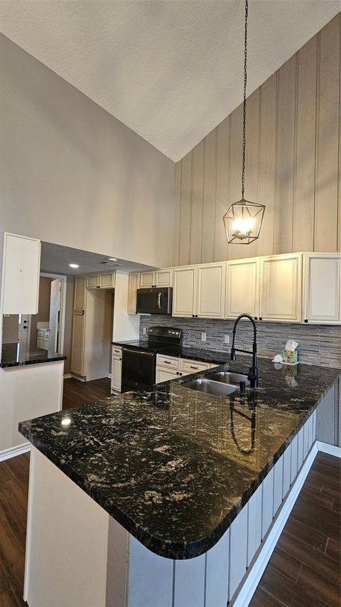 Tiny photo for 33 April Point North Drive, Montgomery, TX 77356 (MLS # 66459787)