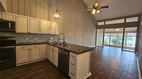 Tiny photo for 33 April Point North Drive, Montgomery, TX 77356 (MLS # 66459787)
