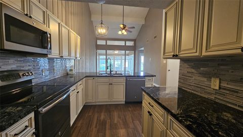 Tiny photo for 33 April Point North Drive, Montgomery, TX 77356 (MLS # 66459787)