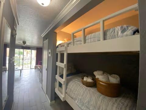 6300 Seawall Boulevard 9107
