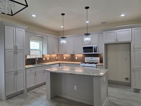 Photo of 2142 De Soto Street, Houston, TX 77091 (MLS # 71037778)