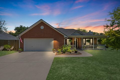 Photo of 606 Walnut Street, Sweeny, TX 77480 (MLS # 21003057)