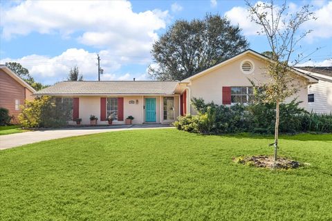 Photo of 9407 Meadowbriar Lane, Houston, TX 77063 (MLS # 12742269)