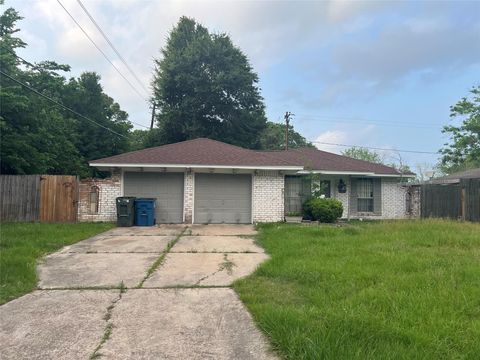 Photo of 206 W Mitchell Road, Houston, TX 77037 (MLS # 69018913)