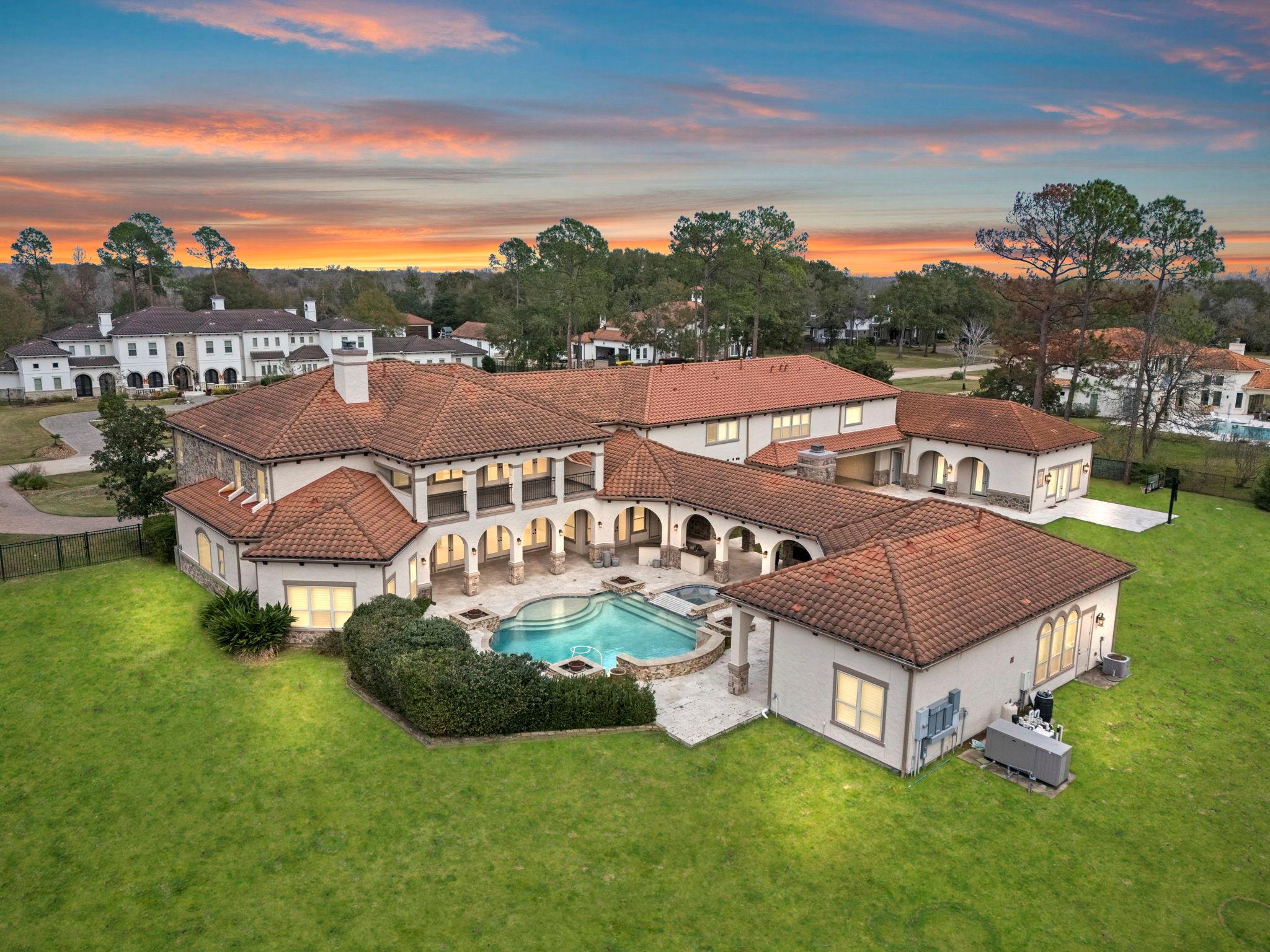 2102 Countryshire Lane