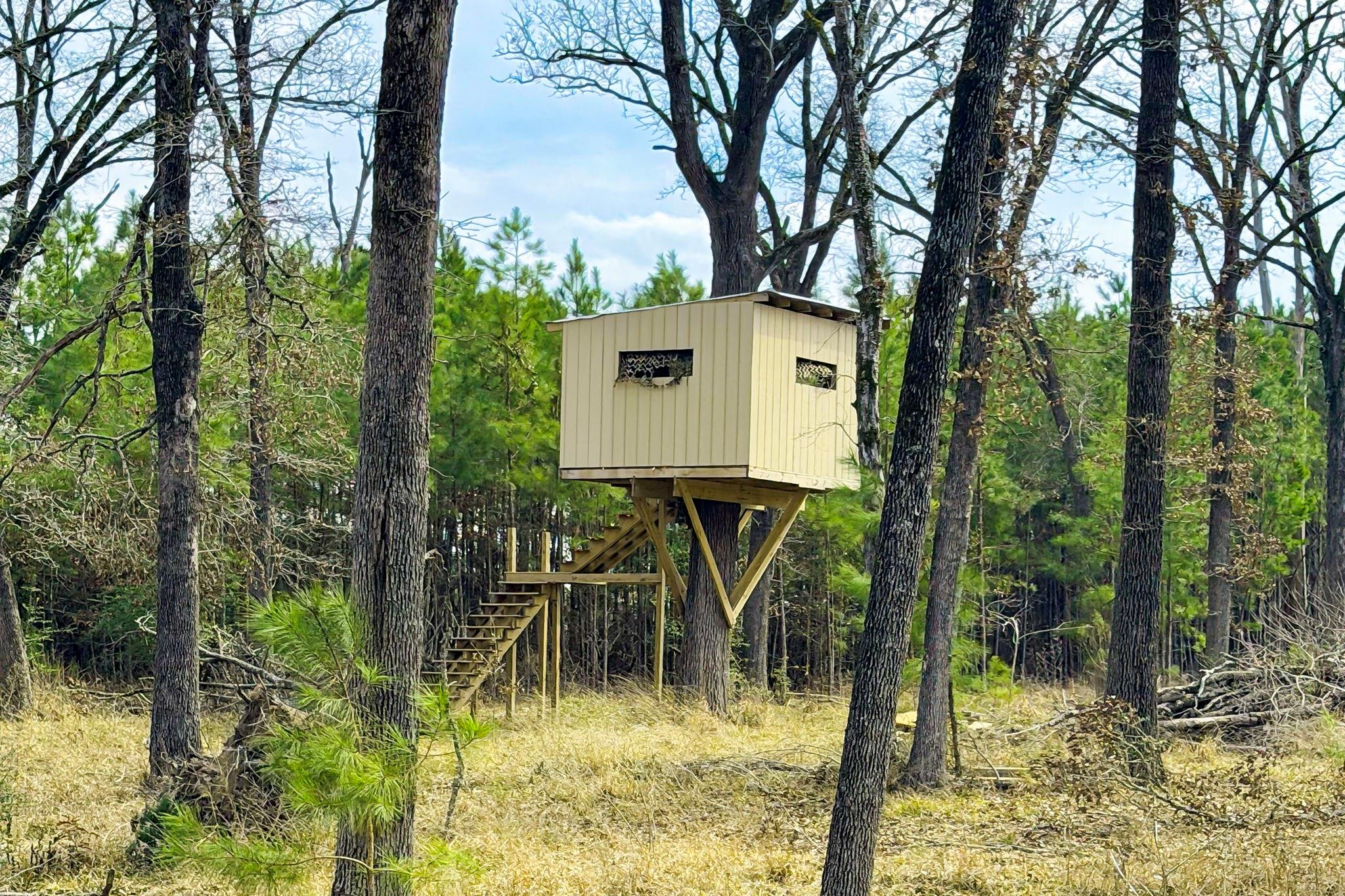 148 Private Road 8033