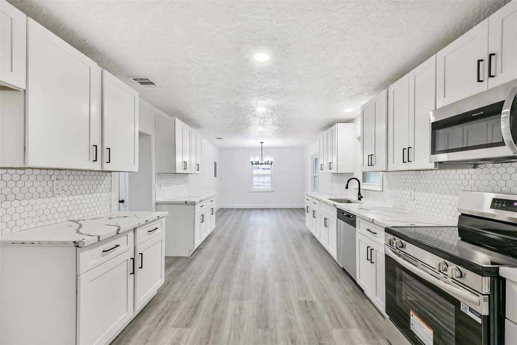 Photo of 2121 County Road 892, Alvin, TX 77511 (MLS # 85026190)