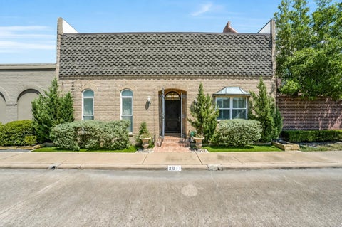 Townhouse For Sale - 2011 Canongate Drive<br/> Harris County, Houston, TX 77056