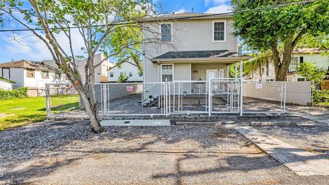 Photo of 4513 Nolda Street, Houston, TX 77007 (MLS # 39492119)
