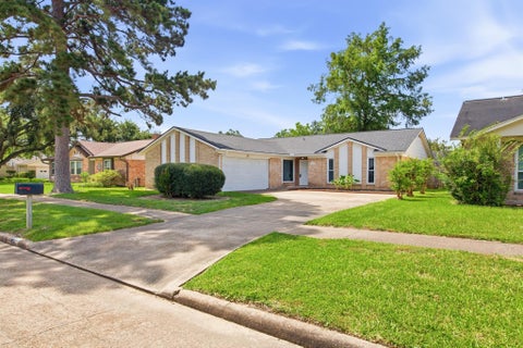 Homes For Sale - 16507 Cairngorm Drive<br/> Harris County, Houston, TX 77084