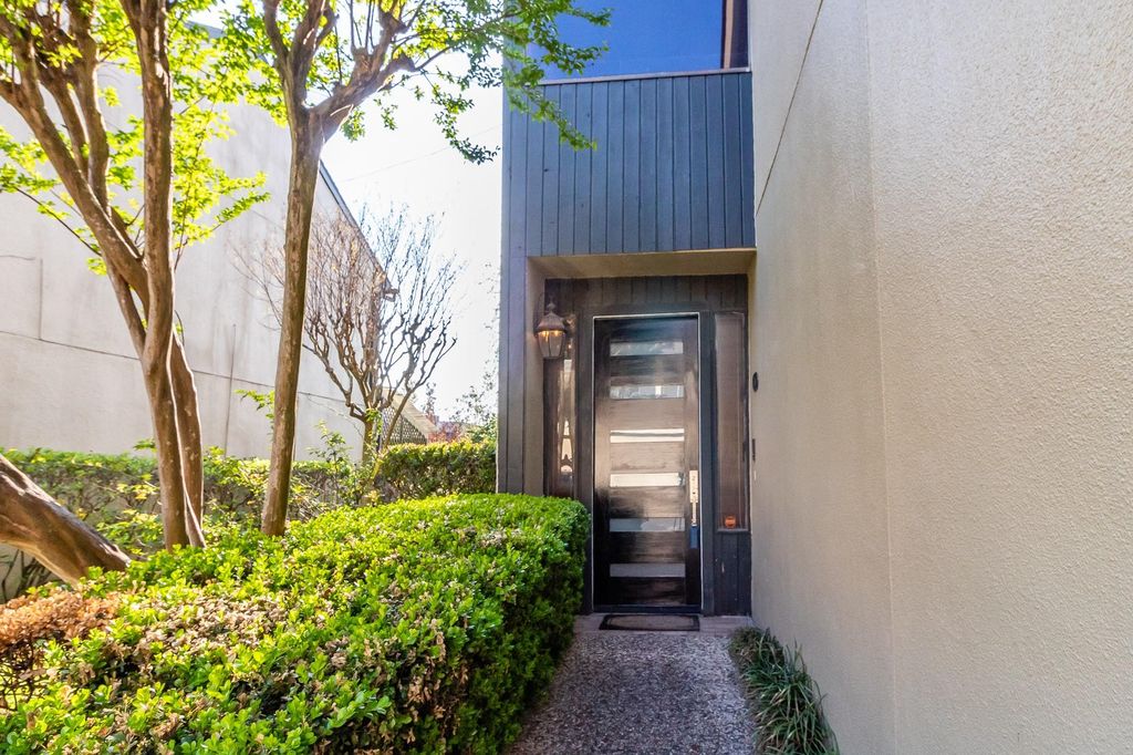 Photo of 1112 Bering Drive #36, Houston, TX 77057 (MLS # 85038242)