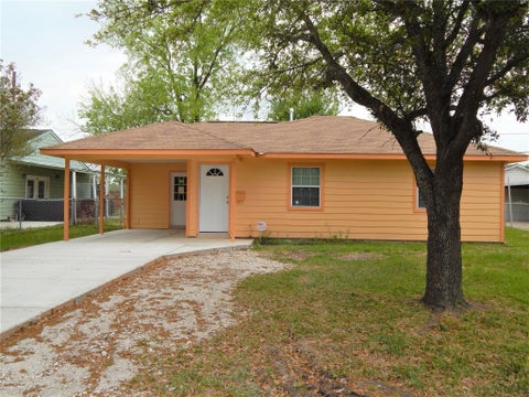 Photo of 1305 Jennifer Lane, Houston, TX 77029 (MLS # 36886660)