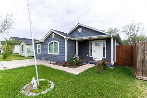 Photo of 119 S Carroll Street, La Porte, TX 77571 (MLS # 84101904)