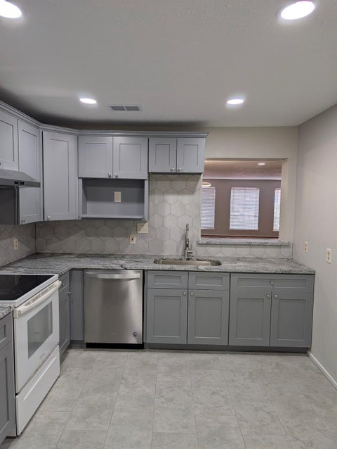 Photo of 3258 Continental Drive, Missouri City, TX 77459 (MLS # 55155486)